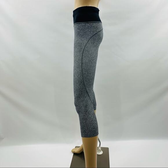 Lululemon Black White Dot Pattern Crop Leggings - Picture 6 of 12